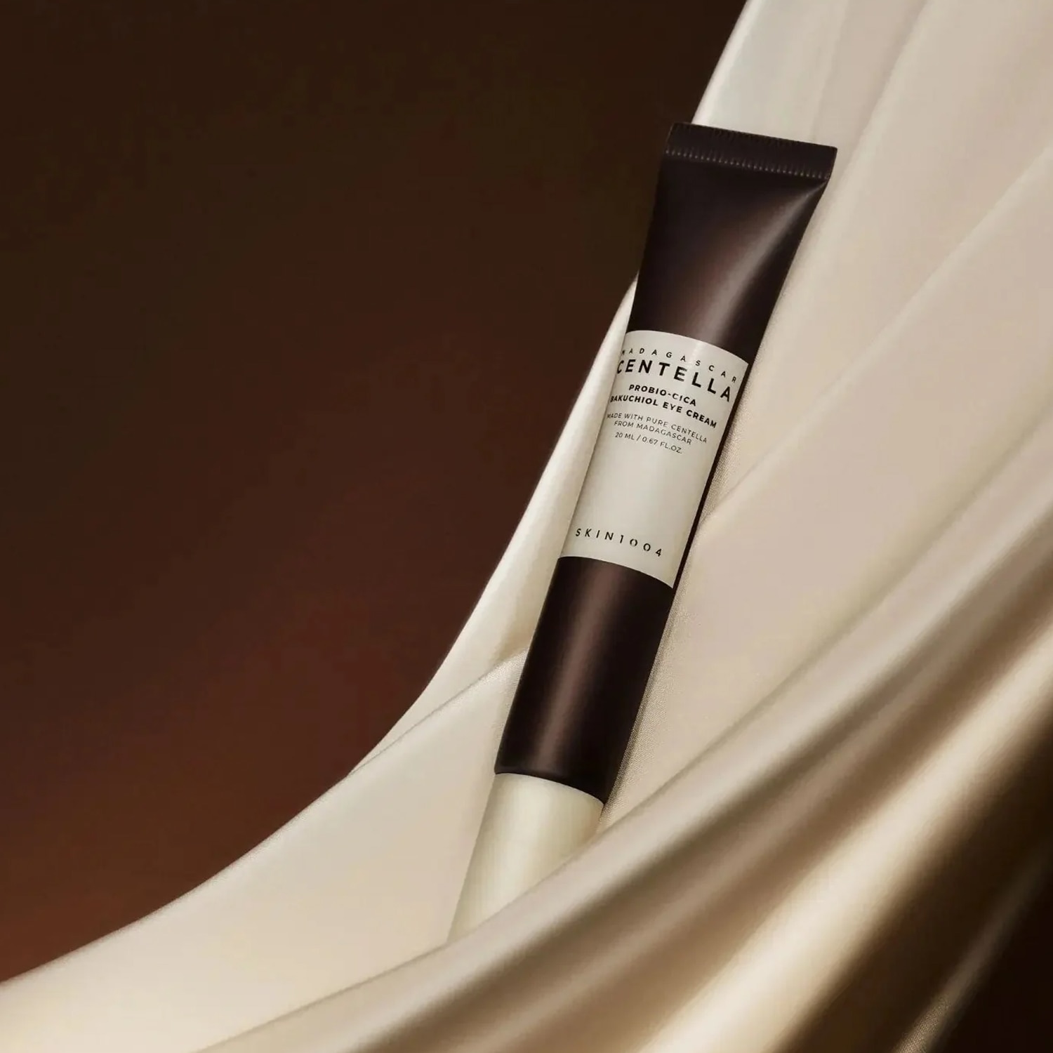SKIN1004 MADAGASCAR CENTELLA PROBIO-CICA BAKUCHIOL EYE CREAM (CREMA PARA CONTORNO DE OJOS)